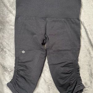 Lulu lemon athletica capris